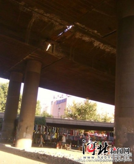 石家莊運河橋“裂”了?原來是在維修加固“伸縮縫”""